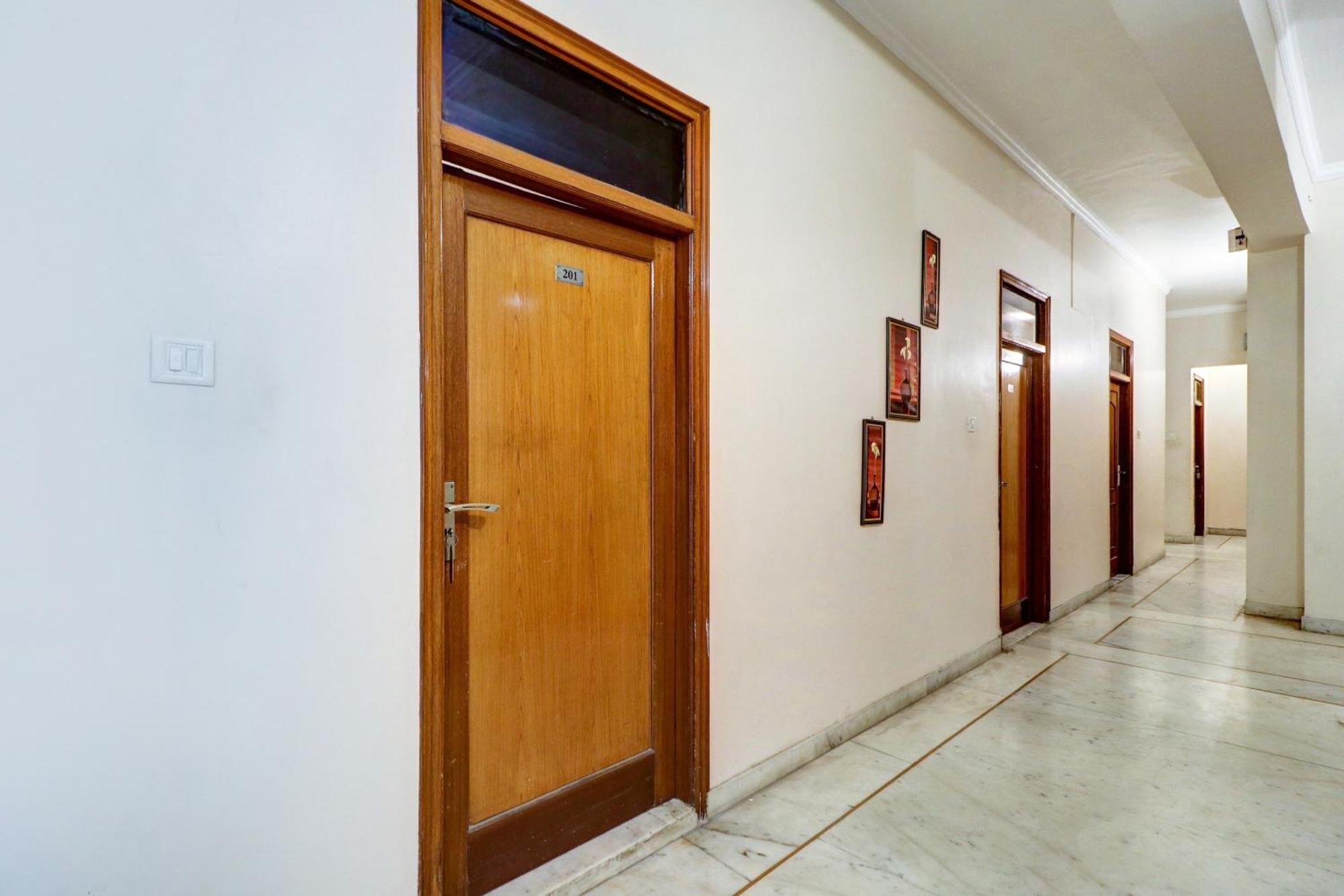 Capital O Divine Hotel Amritsar Ngoại thất bức ảnh