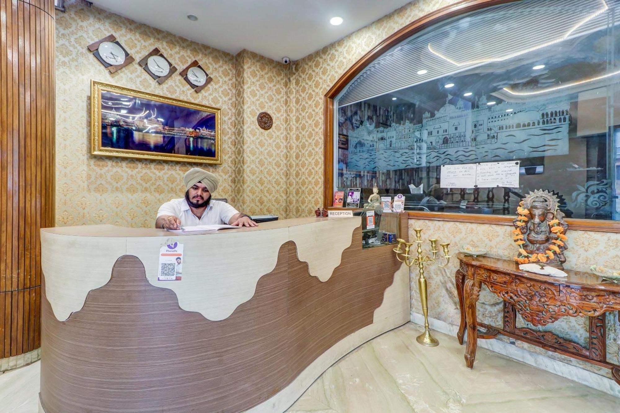 Capital O Divine Hotel Amritsar Ngoại thất bức ảnh