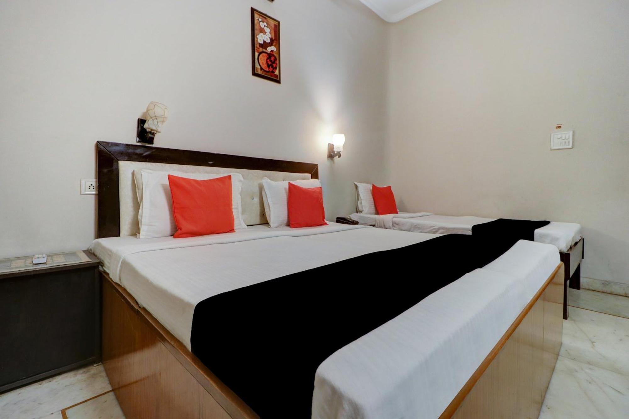 Capital O Divine Hotel Amritsar Ngoại thất bức ảnh