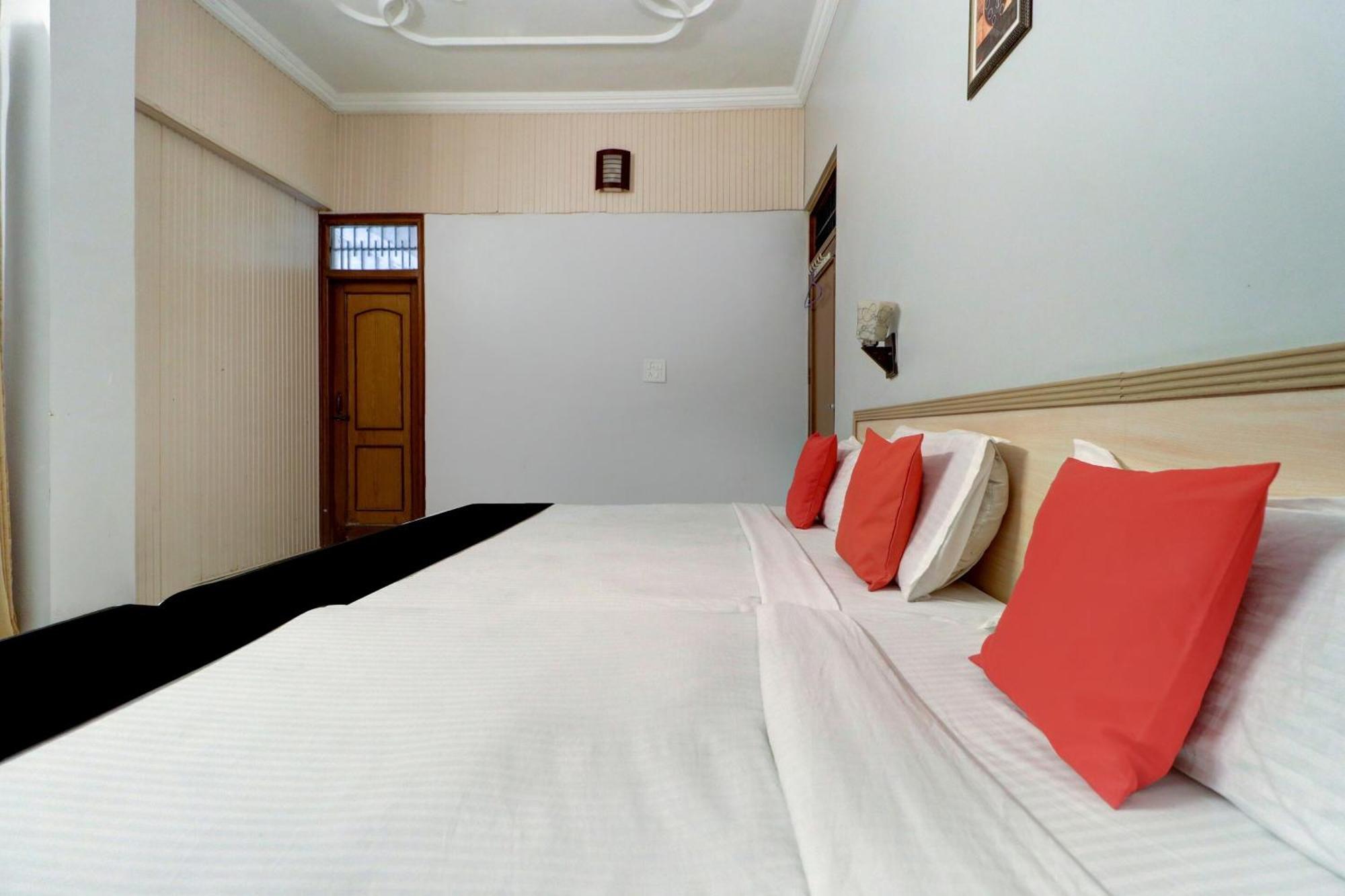 Capital O Divine Hotel Amritsar Ngoại thất bức ảnh