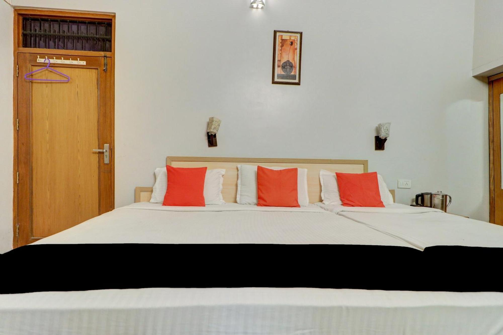 Capital O Divine Hotel Amritsar Ngoại thất bức ảnh