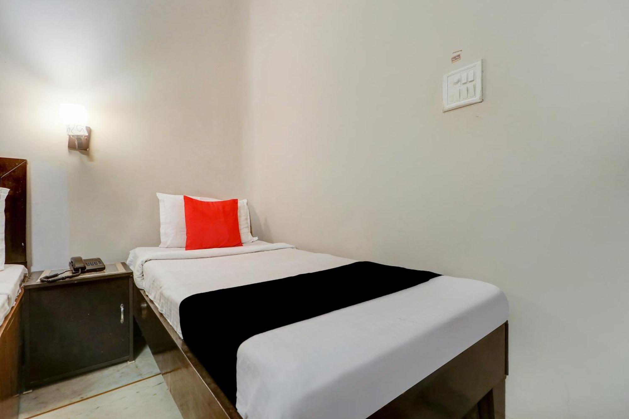 Capital O Divine Hotel Amritsar Ngoại thất bức ảnh
