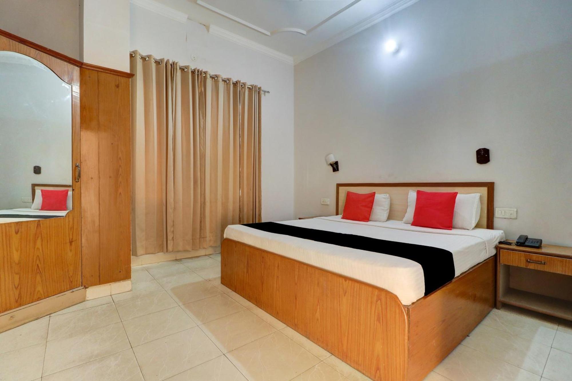 Capital O Divine Hotel Amritsar Ngoại thất bức ảnh