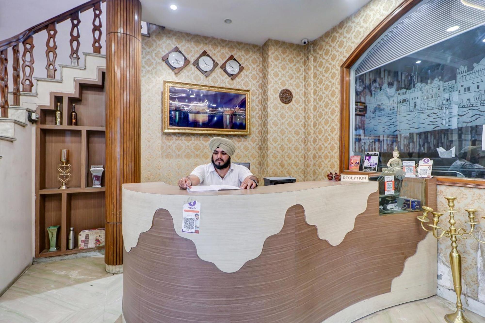 Capital O Divine Hotel Amritsar Ngoại thất bức ảnh